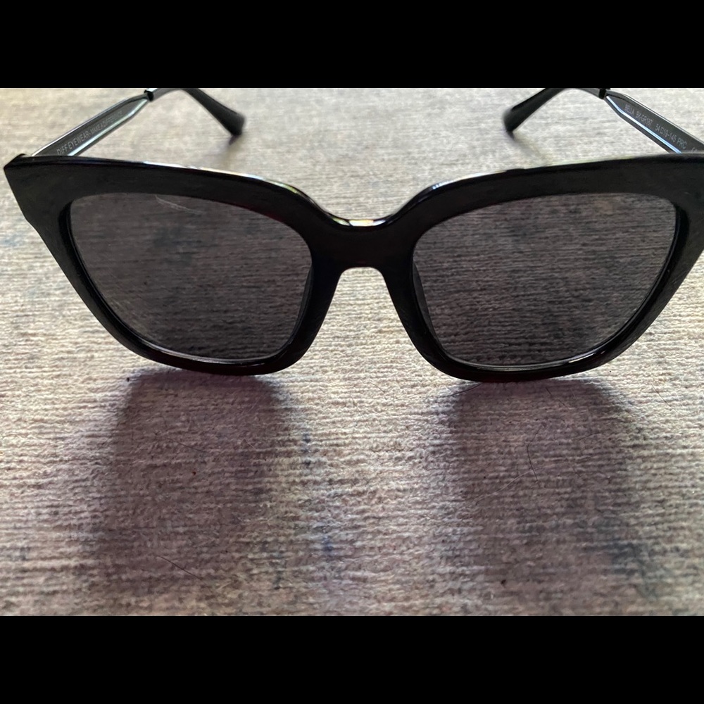 Diff Bella Sunglasses Black new in box